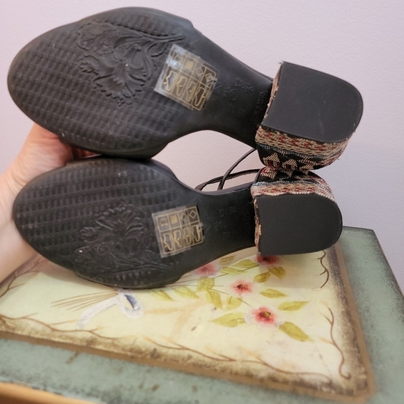 French Blu Black Vegan Leather and Aztec Pattern Heel Size 9 - Picture 6 of 7